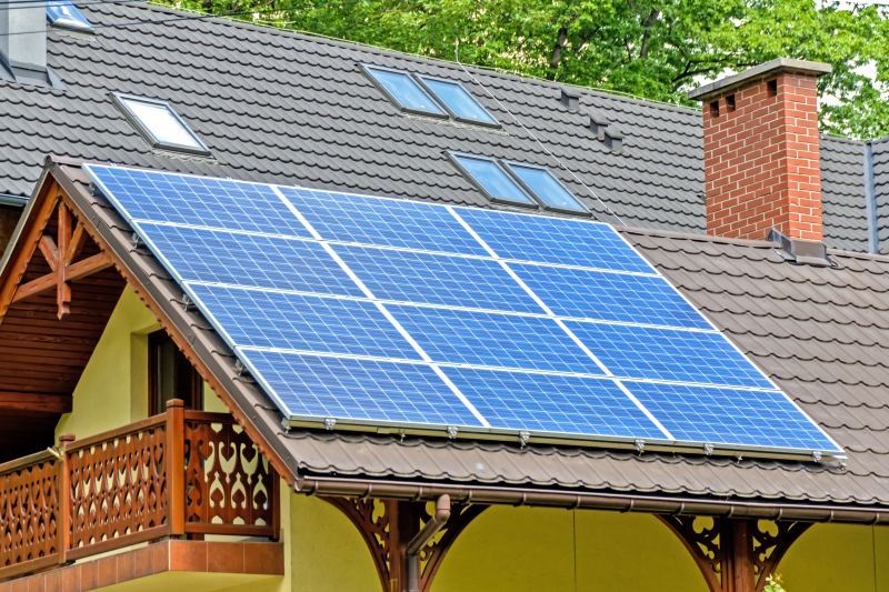 chauffagiste-RIGAUD-min_solar-panels-1477987